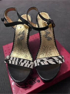 Naughty Monkey Black and White Zebra-Striped Ankle Strap Heels Size 9